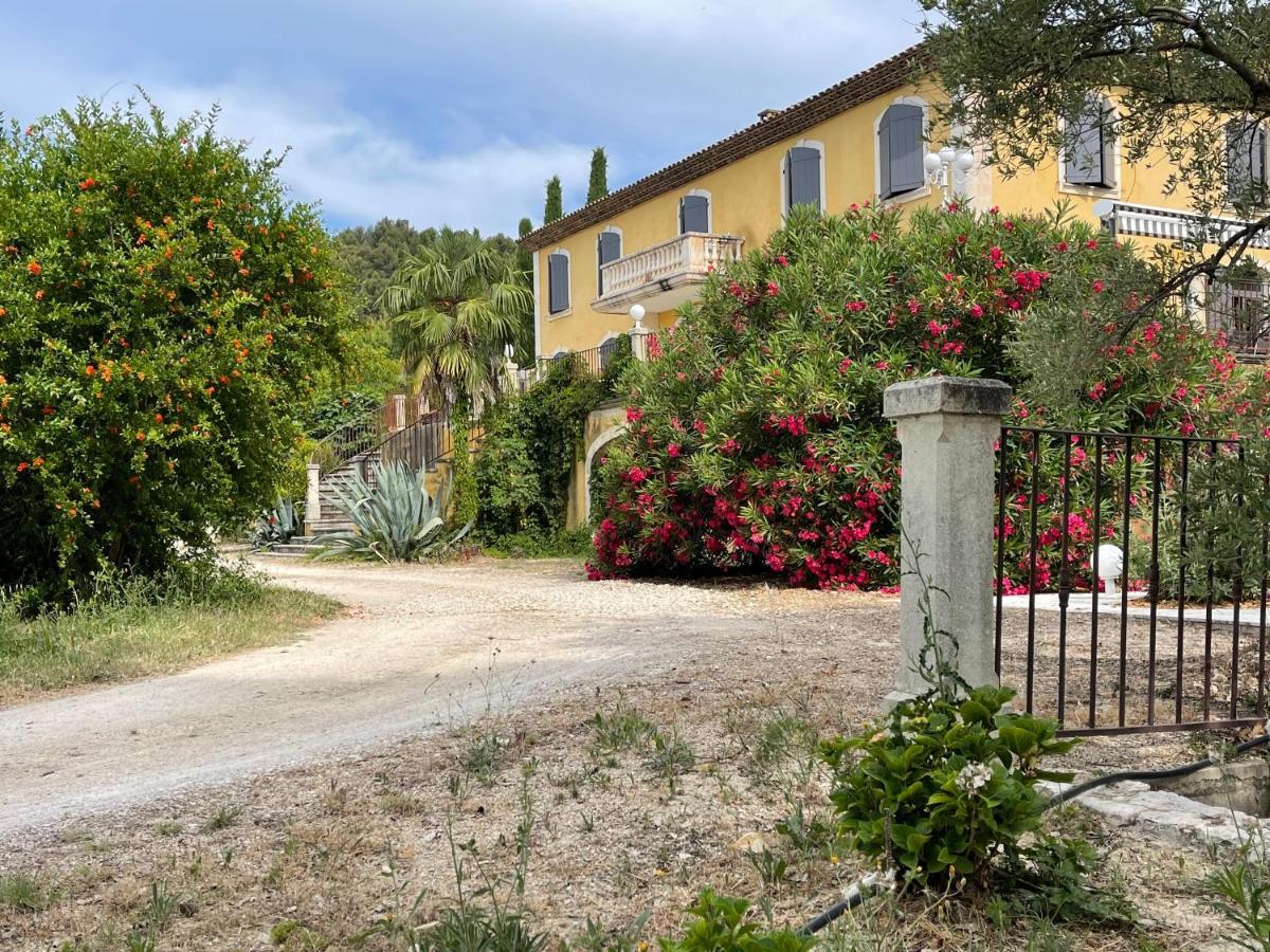 Hotel Bastide Du Defends Pertuis Exterior foto