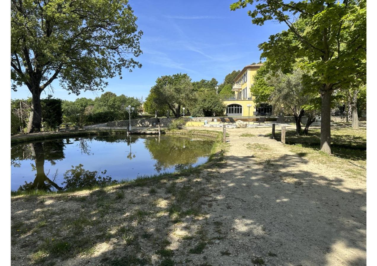 Hotel Bastide Du Defends Pertuis Exterior foto